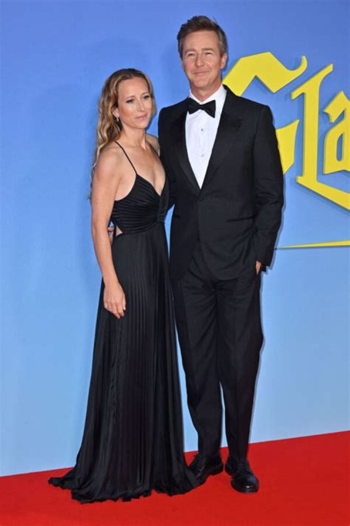 Edward Norton Height, Wife (Shauna Robertson) Net Worth, Age, Facts