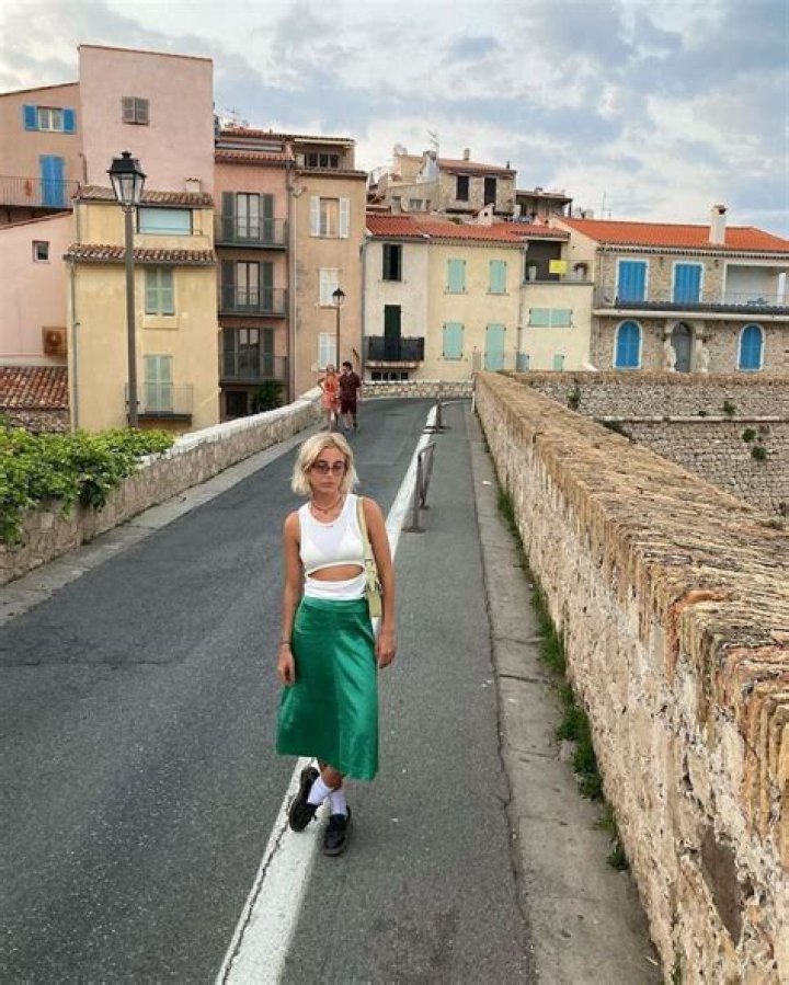 How to get Emma Chamberlain's classic summer look